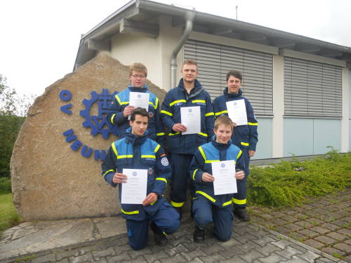 Alle fnf Helferanwrter des Ortsverband Neunburg bestanden die Grundausbildungs-Abschlussprfung mit hervorragenden Ergebnissen.